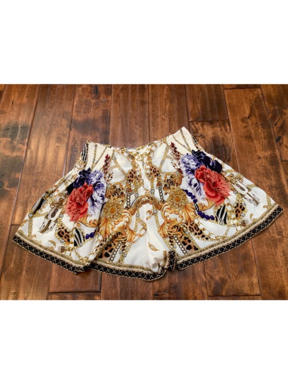 Camilla White Jeweled Reign Supreme Floral Silk Shorts, Size XS, NWT $400 - Picture 6 of 6